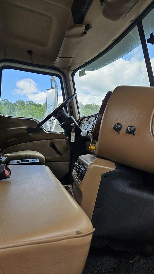 Used 2005 Mack *** ALLISON AUTOMATIC *** CV713 Granite