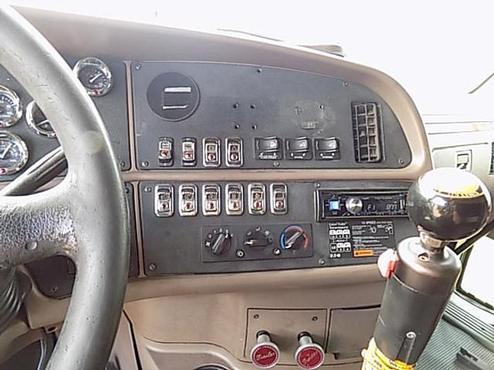 Used 2013 Peterbilt 587 T/A Tractor
