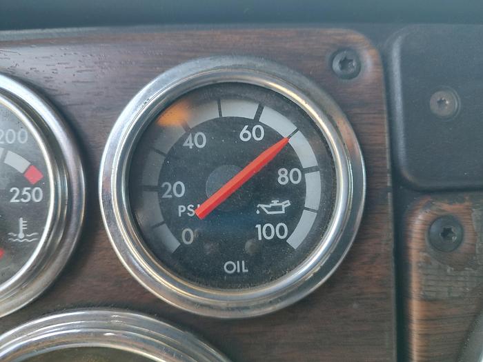 Used 2006 Freightliner FLD120 Classic