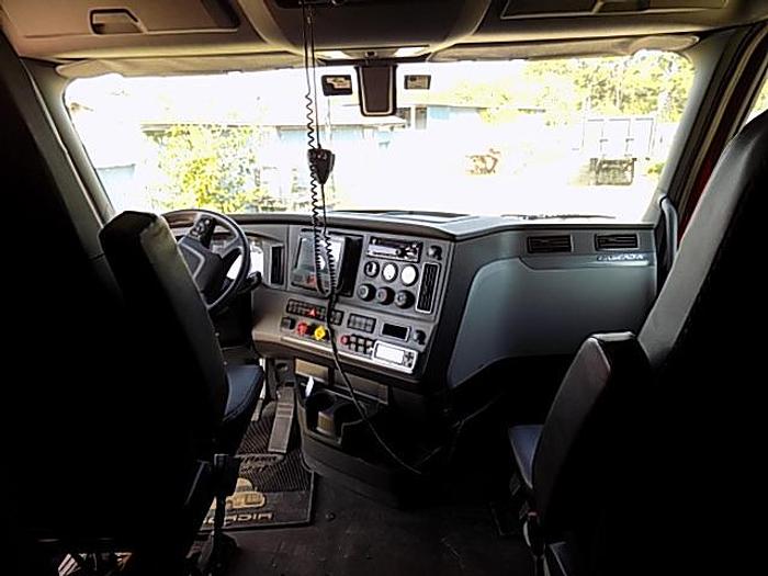 Used 2019 Freightliner Cascadia 126 **Automated Transmission**