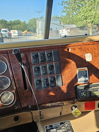 Used 2004   CV713 Granite