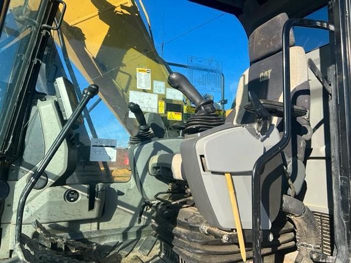 Used 2015 CAT 323FL/with Thumb