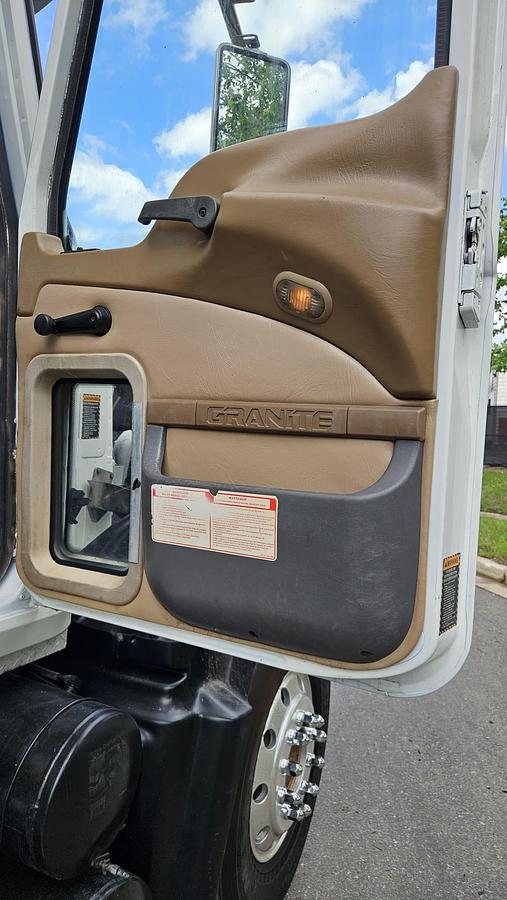 Used 2005 Mack *** ALLISON AUTOMATIC *** CV713 Granite