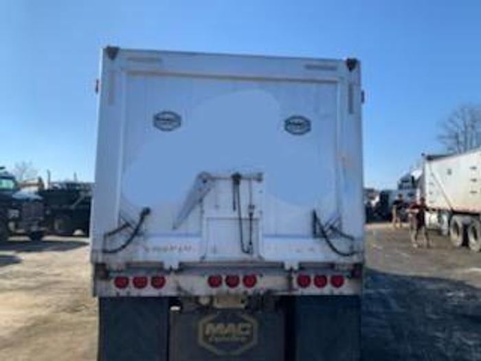 Used 2017 Freightliner Coronado SD122