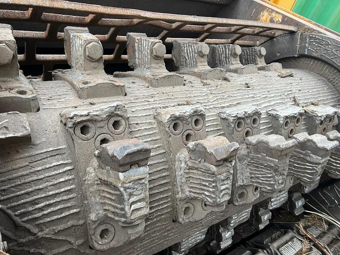 Used 2005 CBI 6800 on tracks