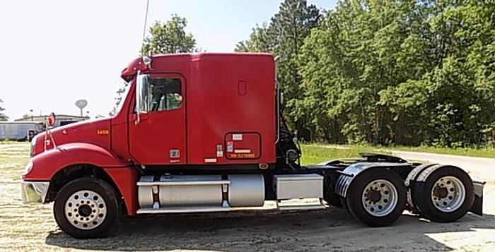 Used 2007 Freightliner Columbia 120, CAT C13