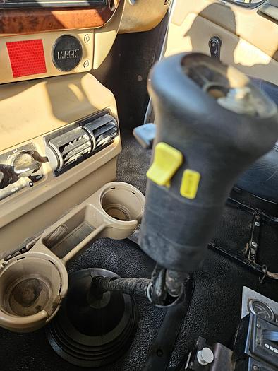 Used 2004   CV713 Granite