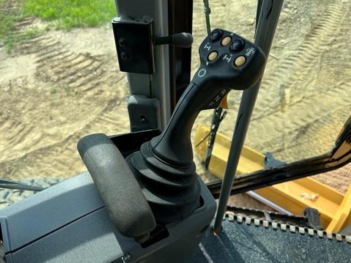 Used 2008 CATERPILLAR 12M