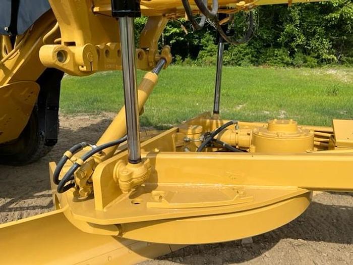 Used 2008 CATERPILLAR 12M