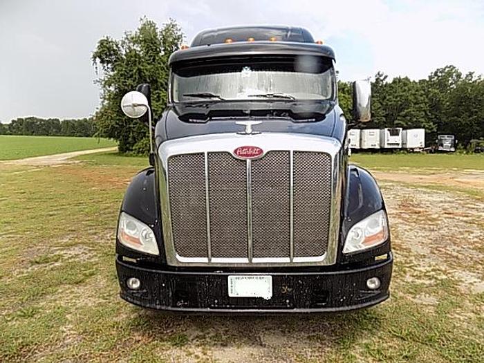 Used 2013 Peterbilt 587 T/A Tractor