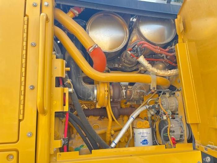 Used 2016 CATERPILLAR 12M