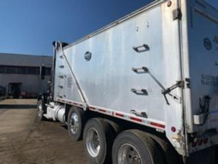 Used 2017 Freightliner Coronado SD122