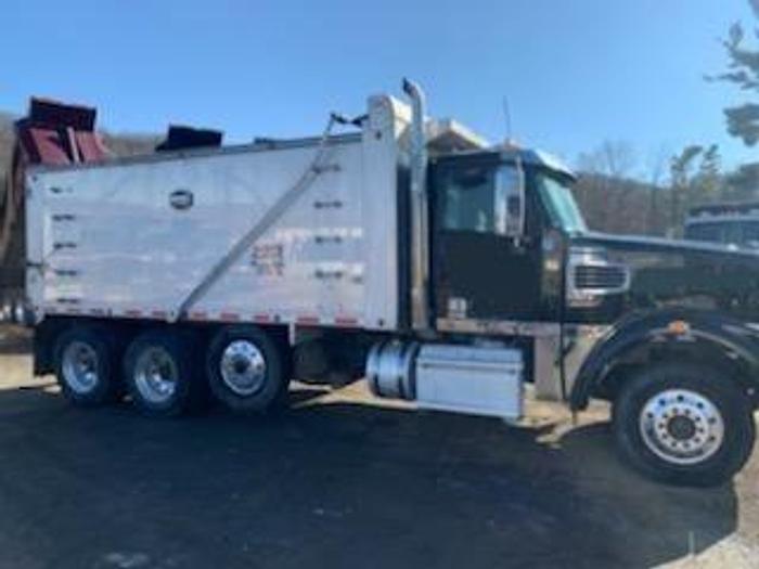Used 2017 Freightliner Coronado SD122