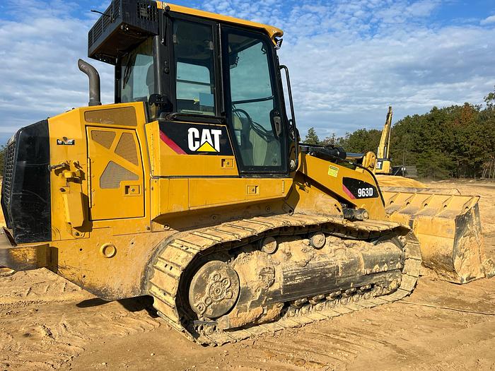 Used 2015 CATERPILLAR 963D
