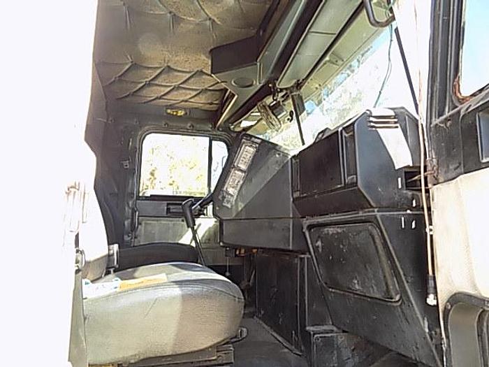 Used 2005 FREIGHTLINER CLASSIC, DETROIT 60 SERIES ENGINE