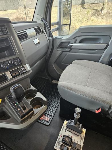 Used 2017 *** ALLISON AUTOMATIC *** Kenworth T880