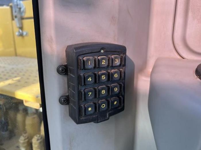 Used 2018 CAT 315FL/ with Hyd thumb