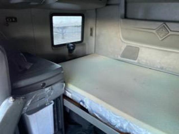 Used 2010 Freightliner Columbia 120