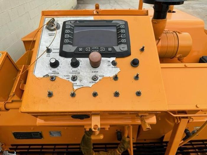 Used 2016 Leeboy 8616B