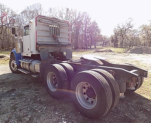 Used 2005 FREIGHTLINER CLASSIC, DETROIT 60 SERIES ENGINE