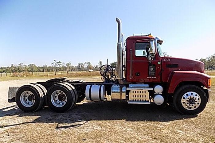 Used 2015 Mack CHU613 Day Cab W/Wet Line ****Automatic Transmission****