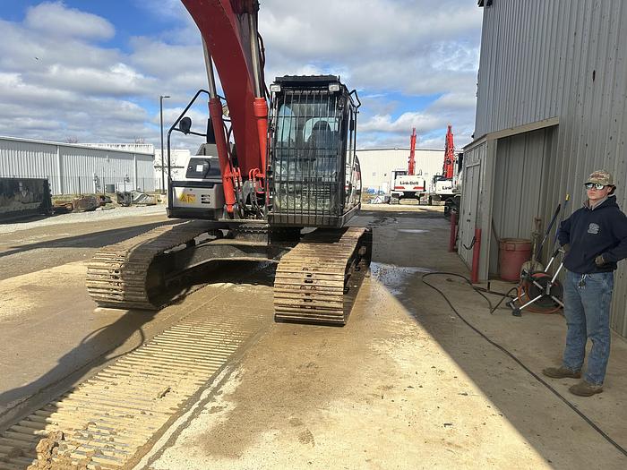 Used 2020 Link-Belt 210 / with Hyd thumb