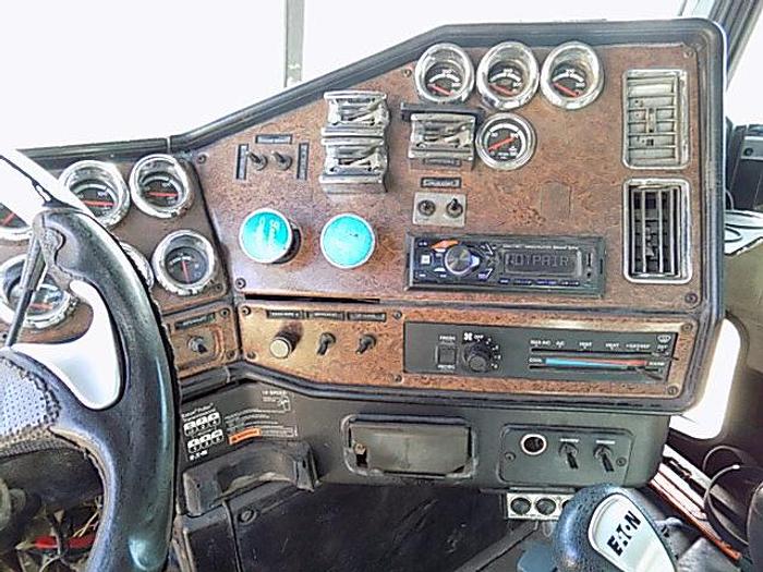 Used 2005 FREIGHTLINER CLASSIC, DETROIT 60 SERIES ENGINE