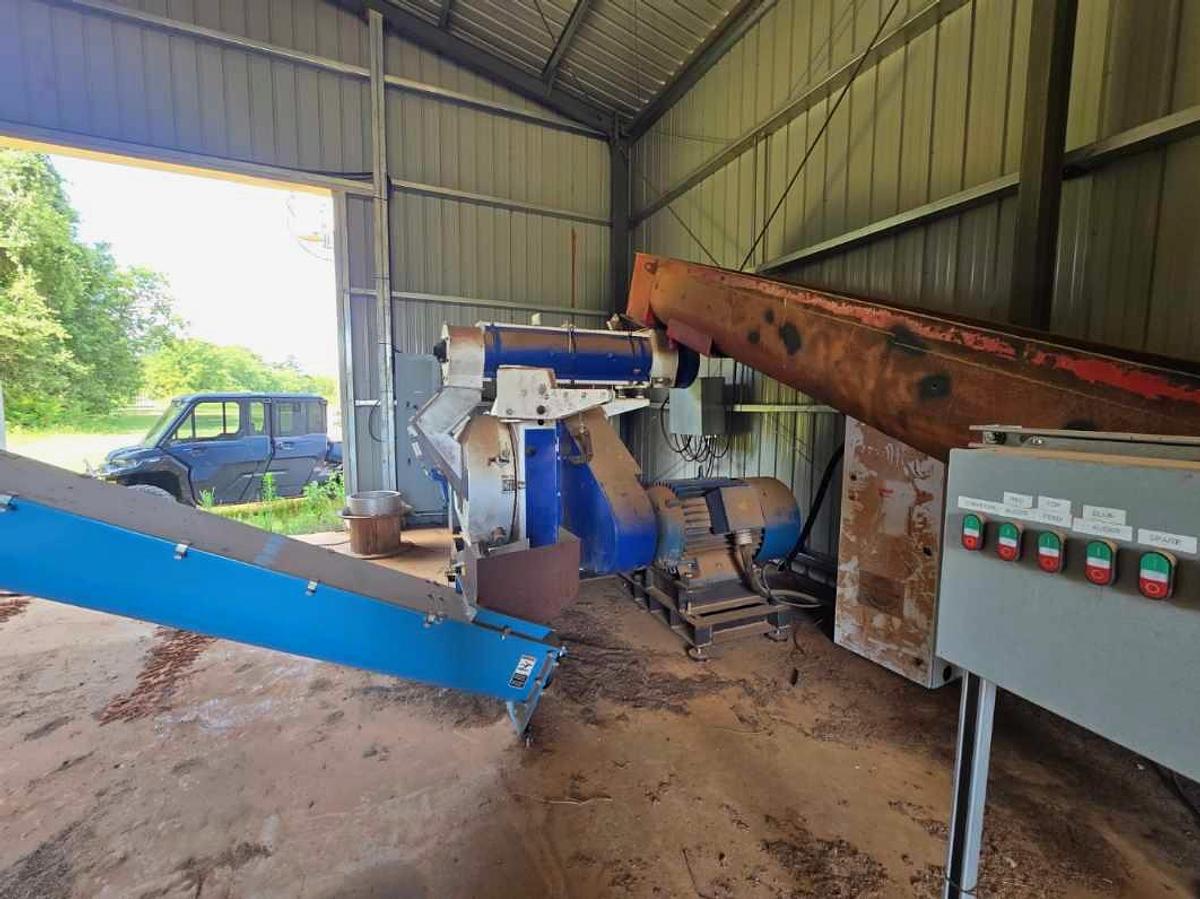 Used 2019 Pallet mill  With hammer mill