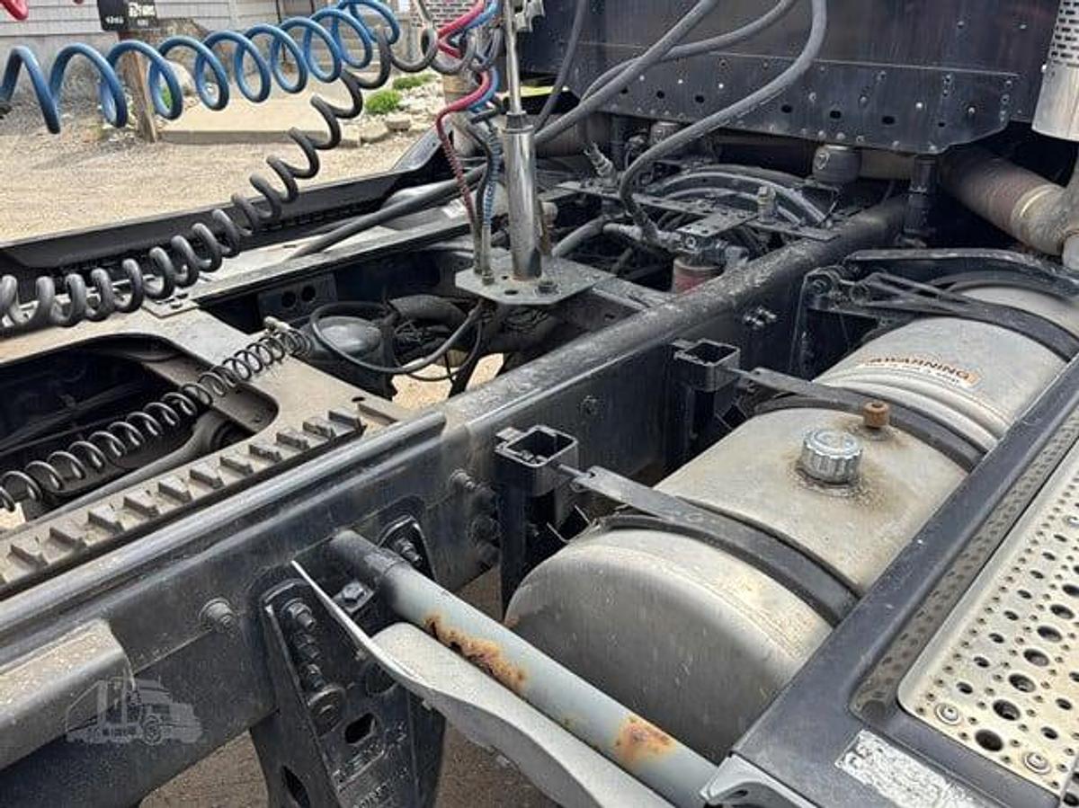 Used 2001 Freight line  Columbia 120/ Wet Line Kit 