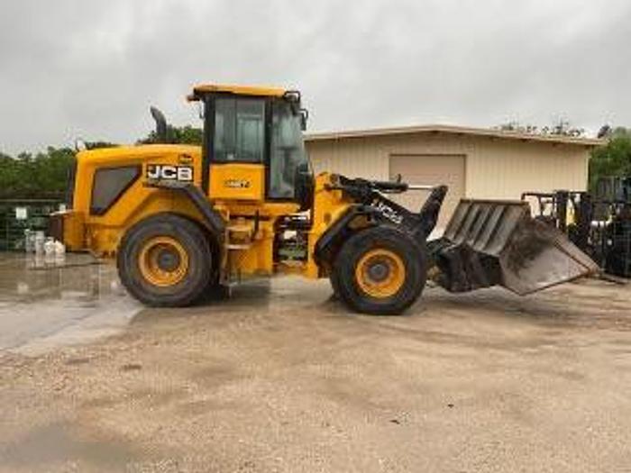 Used 2018 JCB 427ZX T4F / with high tip bucket 