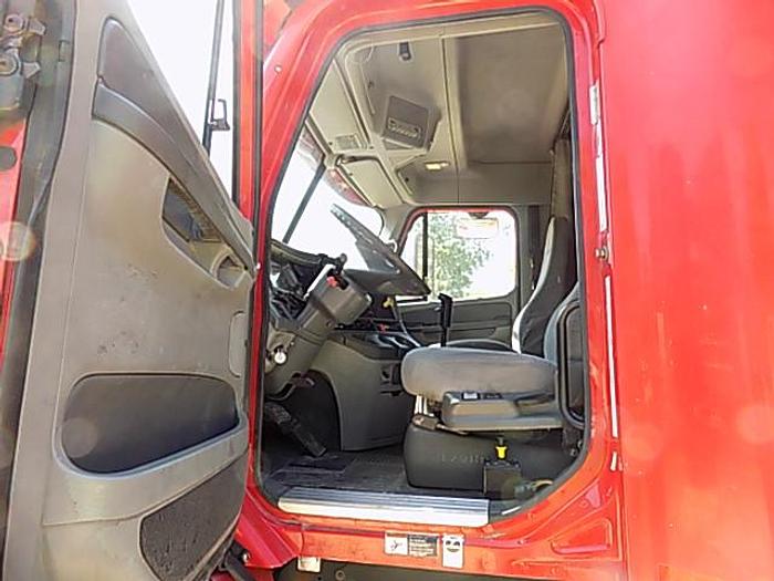 Used 2007 Freightliner Columbia 120, CAT C13