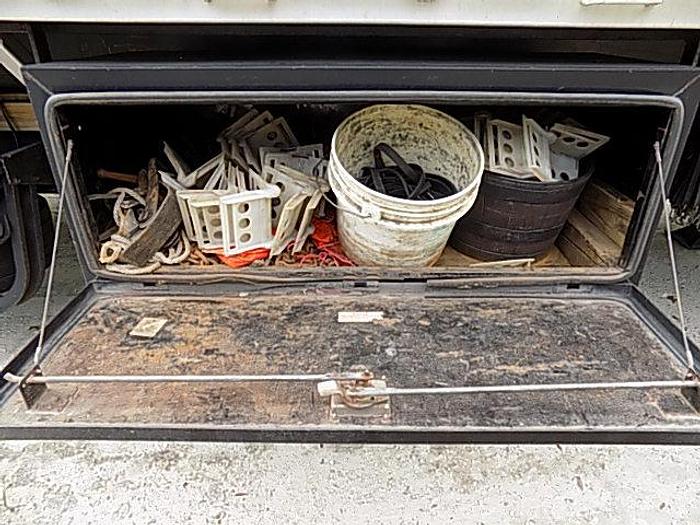 Used 1999 UTILITY TRAILER CORP FLATBED 102 x 48