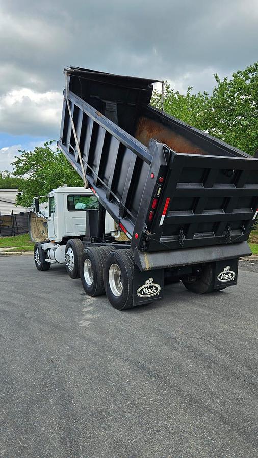 Used 2005 Mack *** ALLISON AUTOMATIC *** CV713 Granite