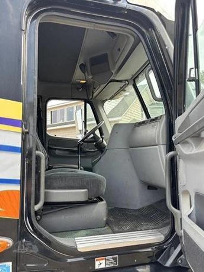 Used 2001 Freight line  Columbia 120/ Wet Line Kit 