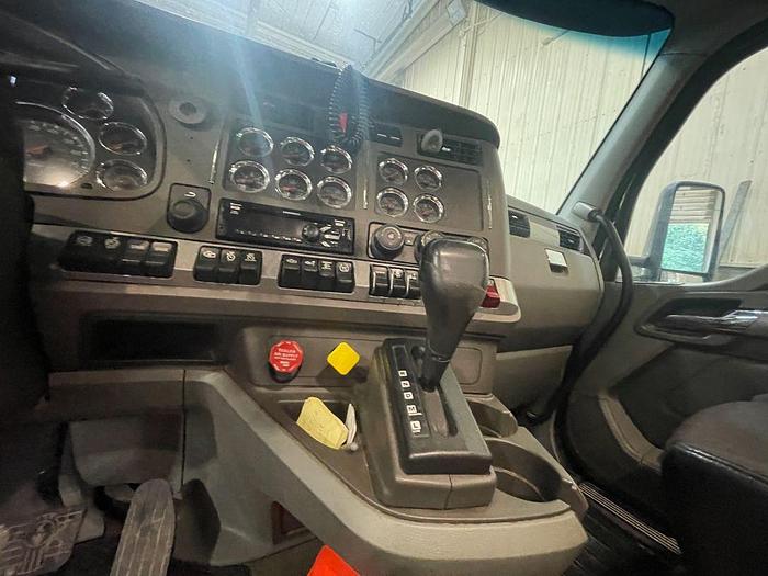 Used 2015 *** ALLISON  AUTOMATIC *** Kenworth T880