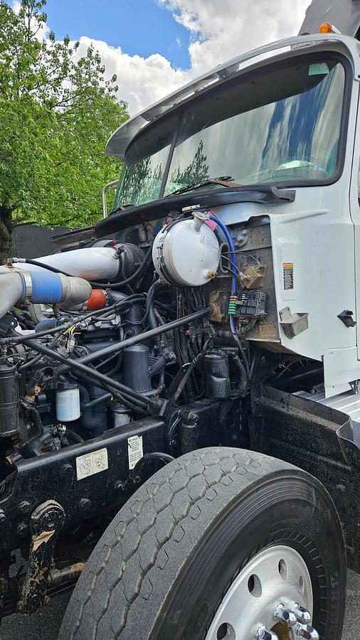 Used 2005 Mack *** ALLISON AUTOMATIC *** CV713 Granite