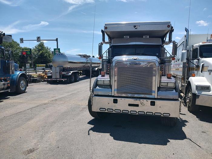 Used 2006 Freightliner FLD120 Classic