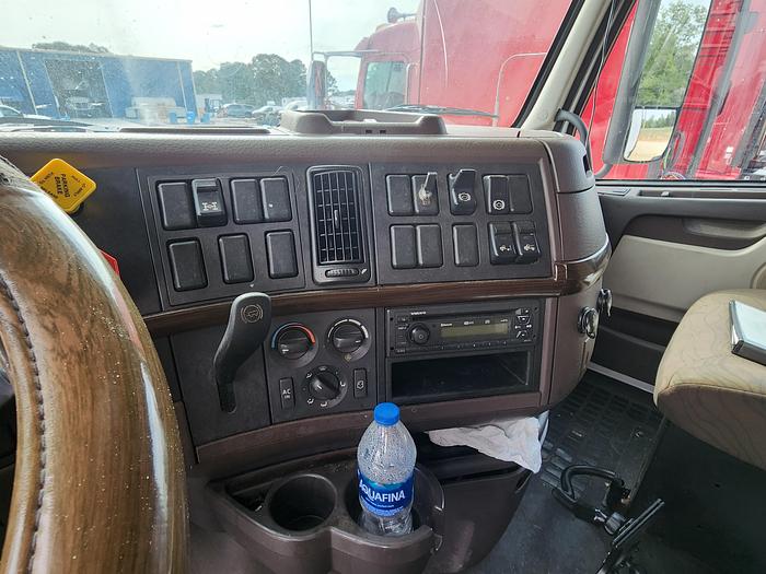 Used 2014 Volvo VLN64T670