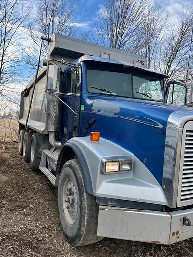 Used 2000 Freightliner FLD112SD