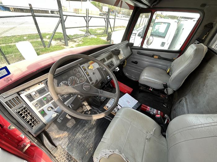 Used 2002 Freightliner FL-80