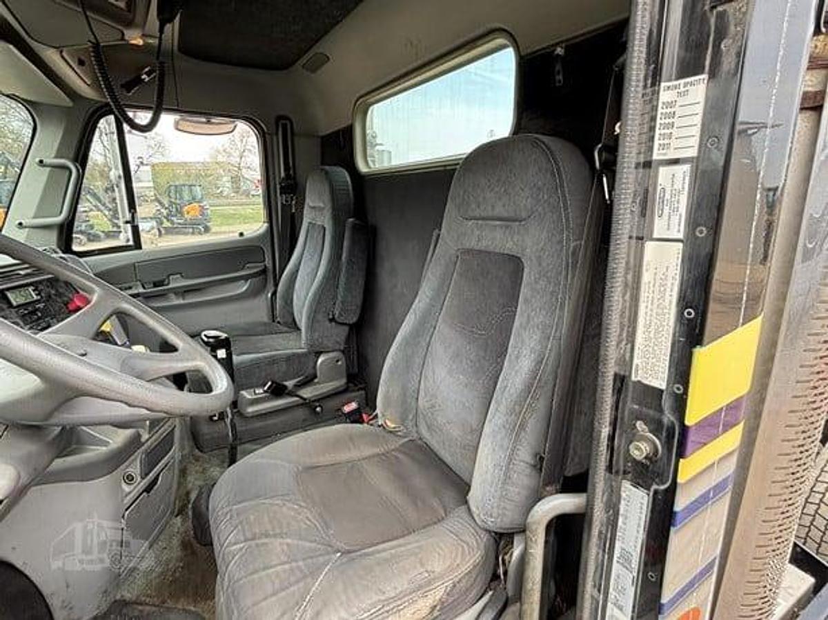 Used 2001 Freight line  Columbia 120/ Wet Line Kit 