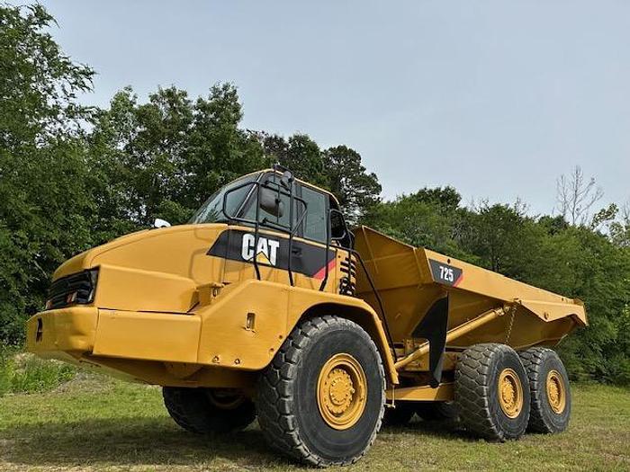 Used 2008 CAT 725