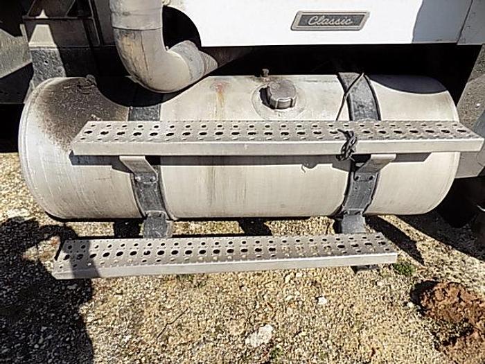 Used 2005 FREIGHTLINER CLASSIC, DETROIT 60 SERIES ENGINE