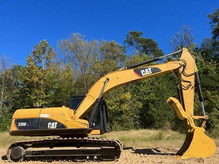 Used 2012 Caterpillar 320DL