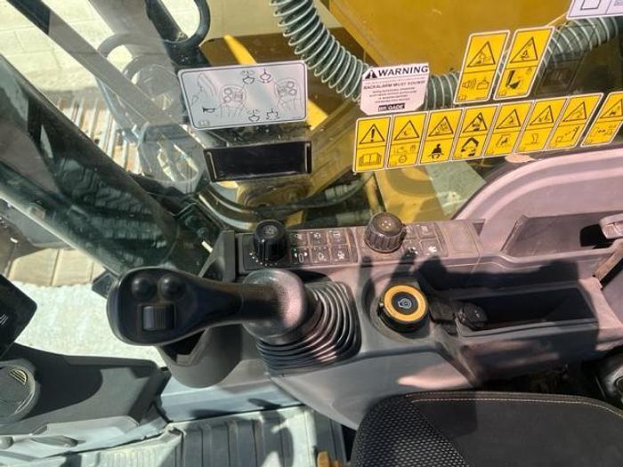 Used 2018 CATERPILLAR 320