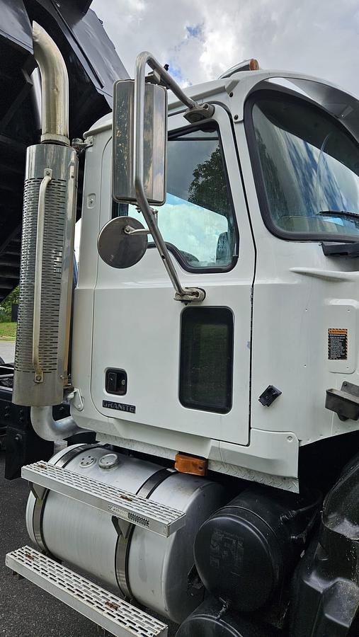 Used 2005 Mack *** ALLISON AUTOMATIC *** CV713 Granite