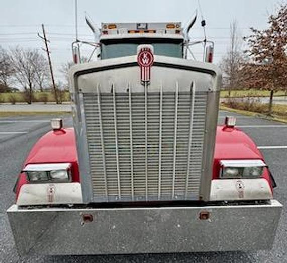 Used 2007 Peterbilt **0** Miles on Engine Rebuild W900L