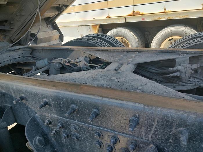 Used 2006 Freightliner FLD120 Classic