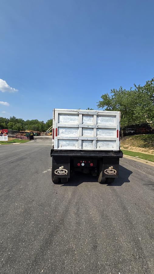 Used 2009 Mack GU713 *** Allison Automatic*** Granite