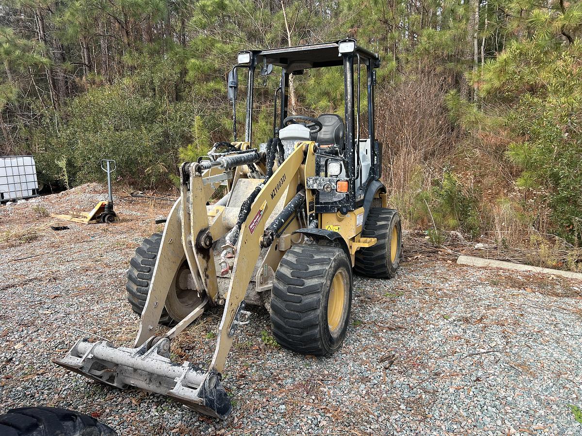 Used 2017 CAT 903D